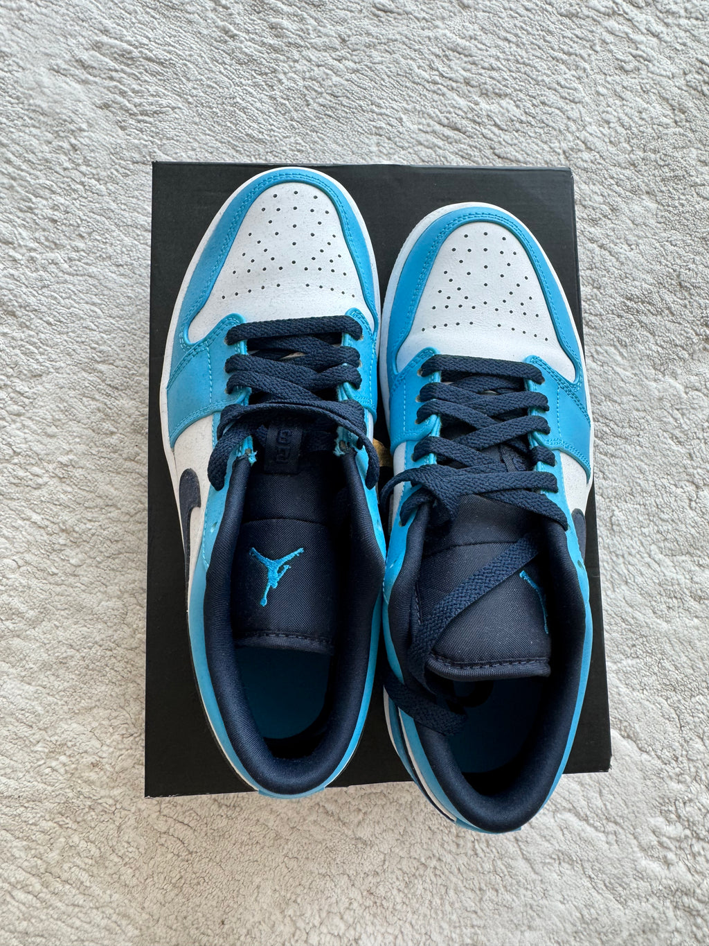 Air Jordan 1 Low UNC (2021) - US 8 / EU 41