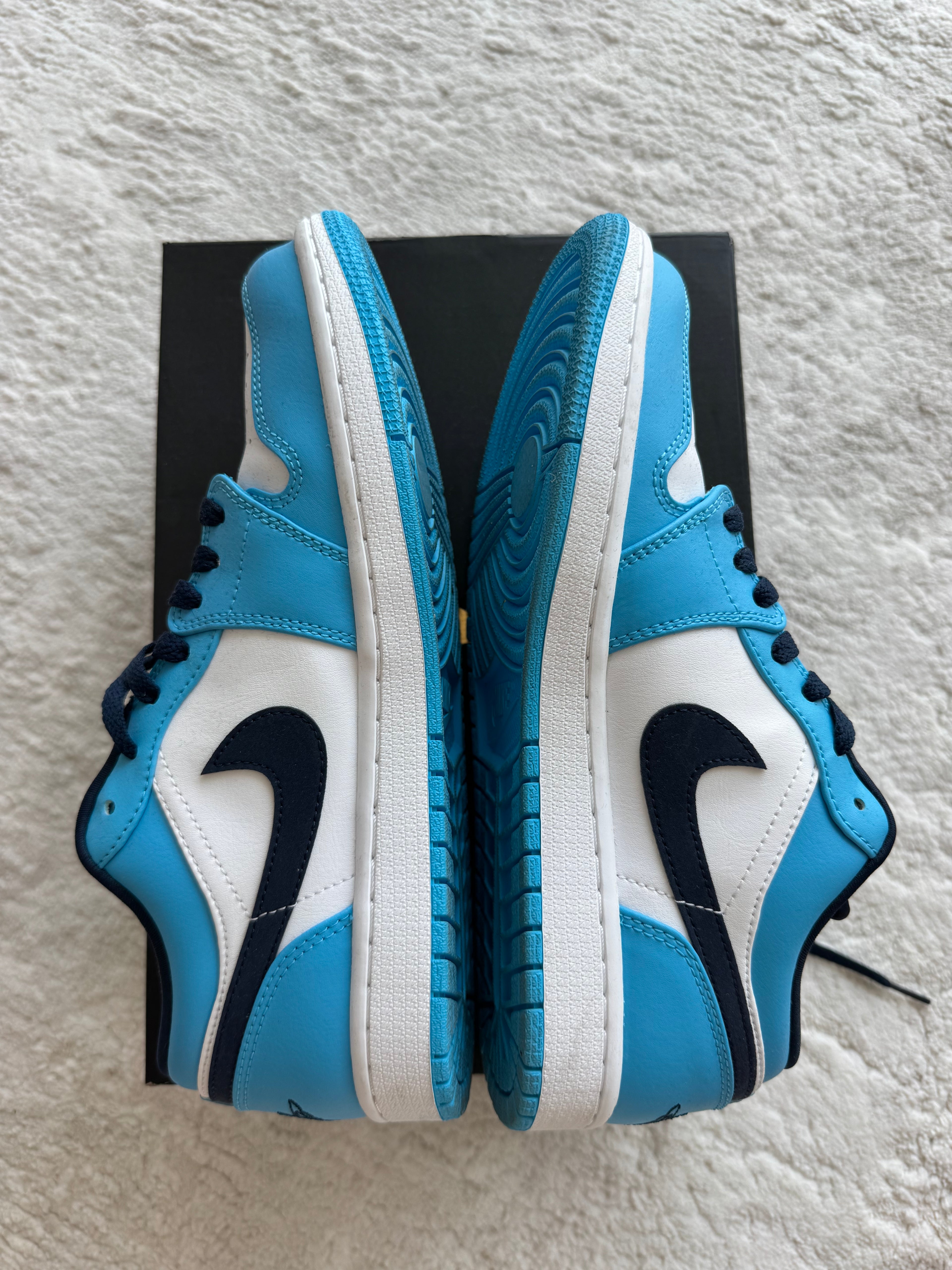 Air Jordan 1 Low UNC (2021) - US 8 / EU 41