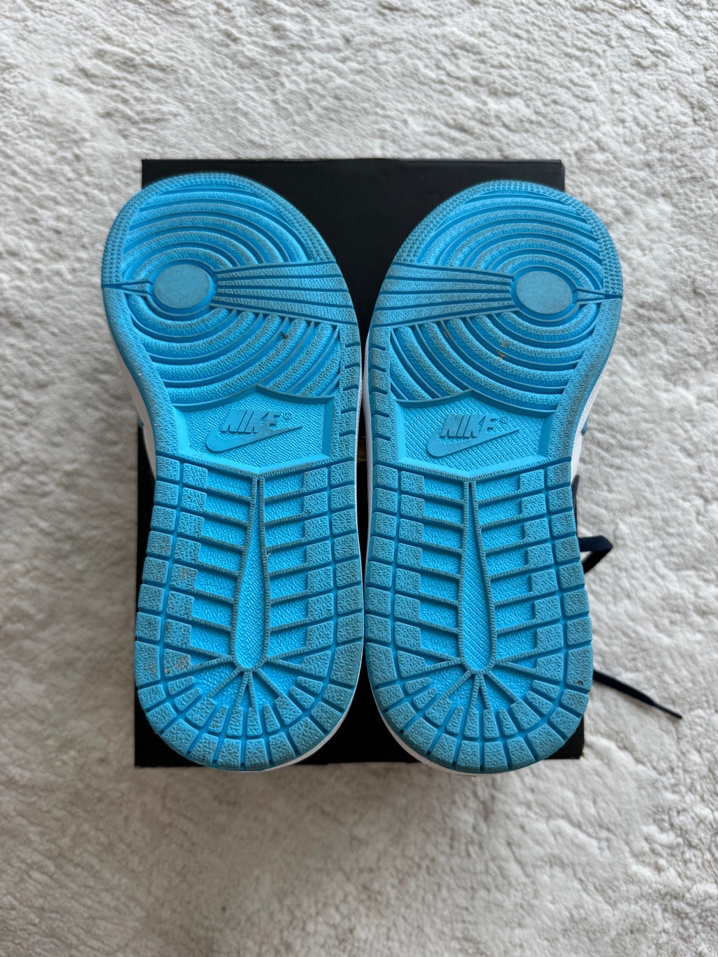 Air Jordan 1 Low UNC (2021) - US 8 / EU 41