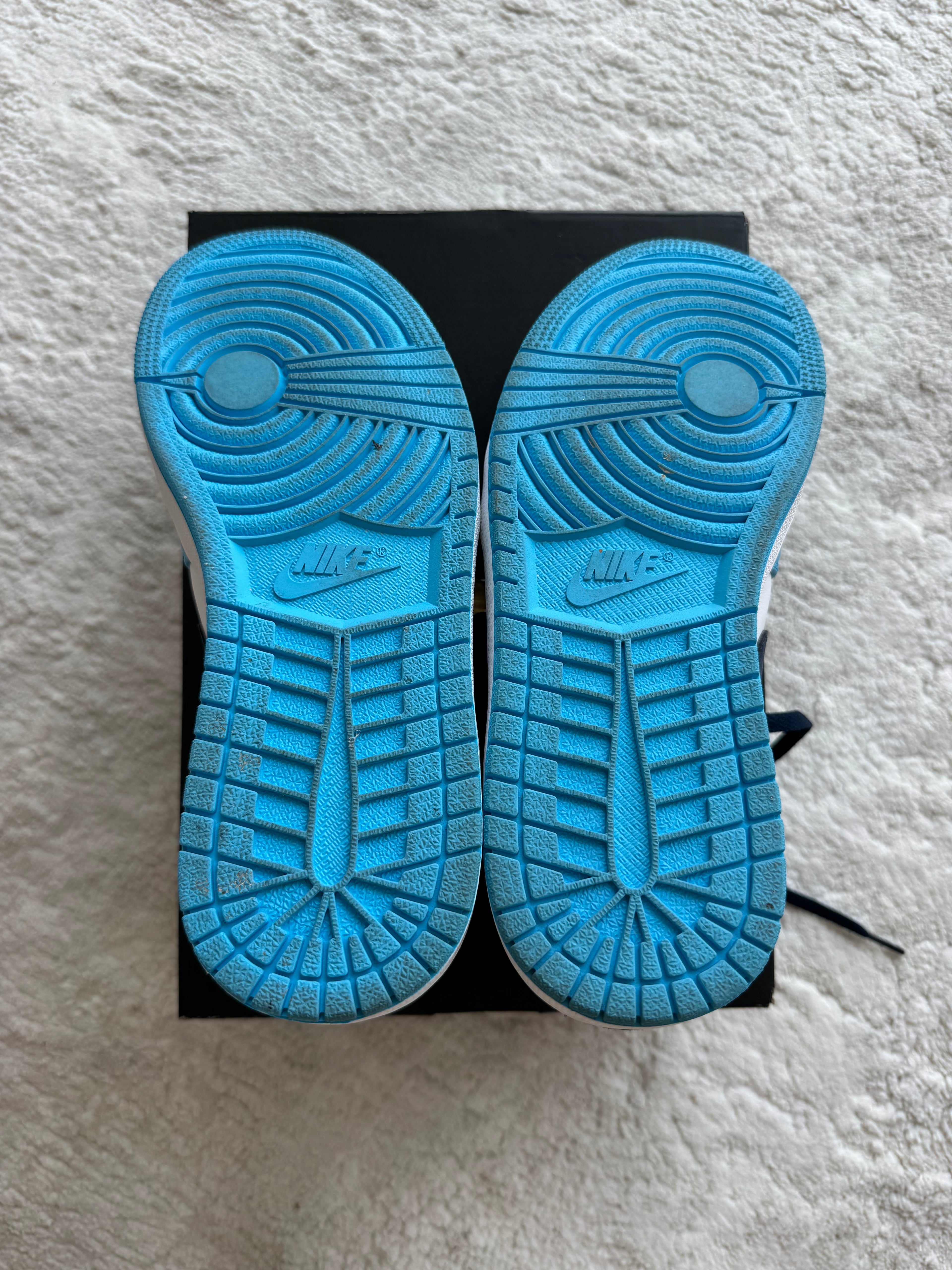 Air Jordan 1 Low UNC (2021) - US 8 / EU 41