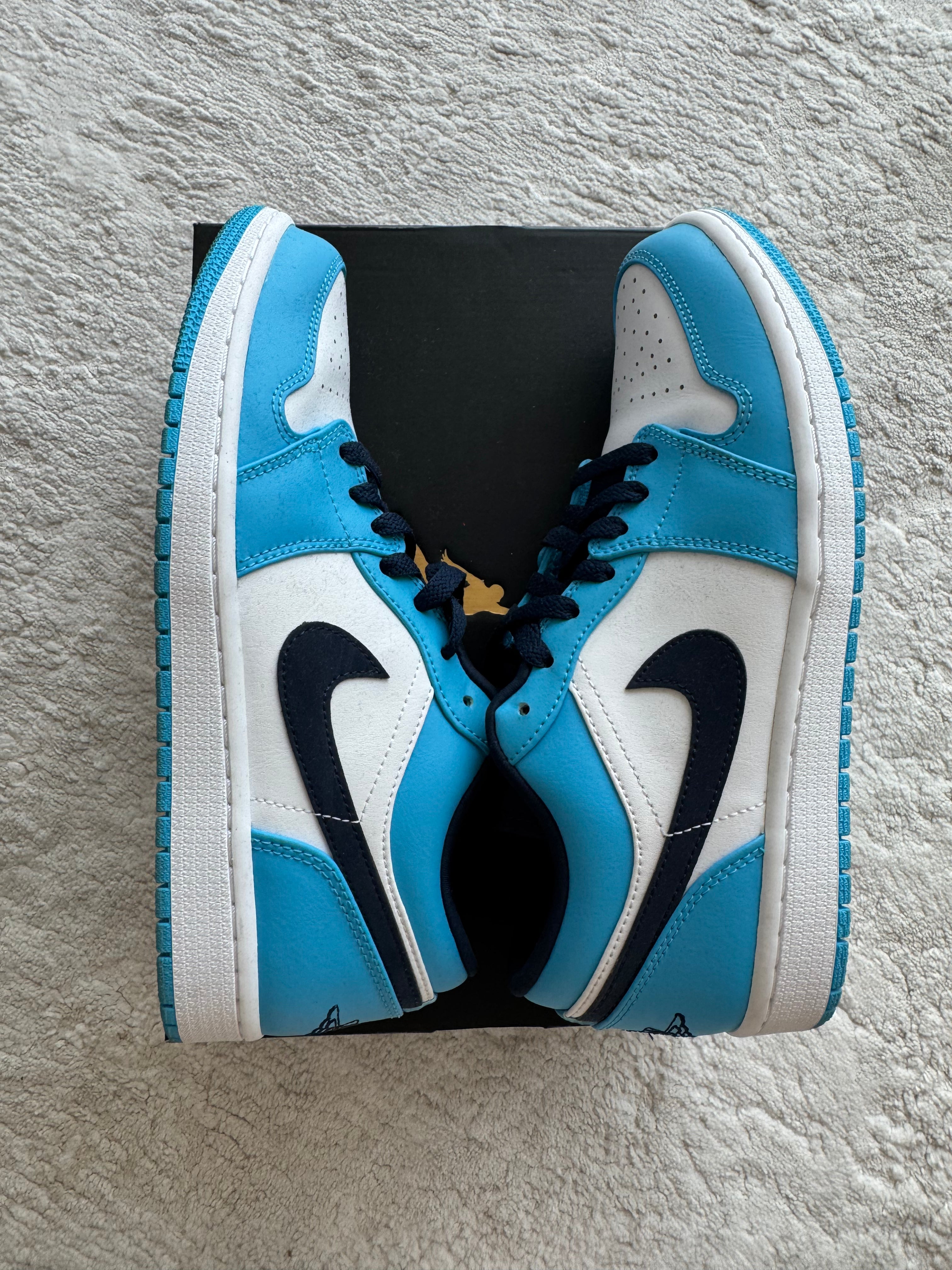 Air Jordan 1 Low UNC (2021) - US 8 / EU 41
