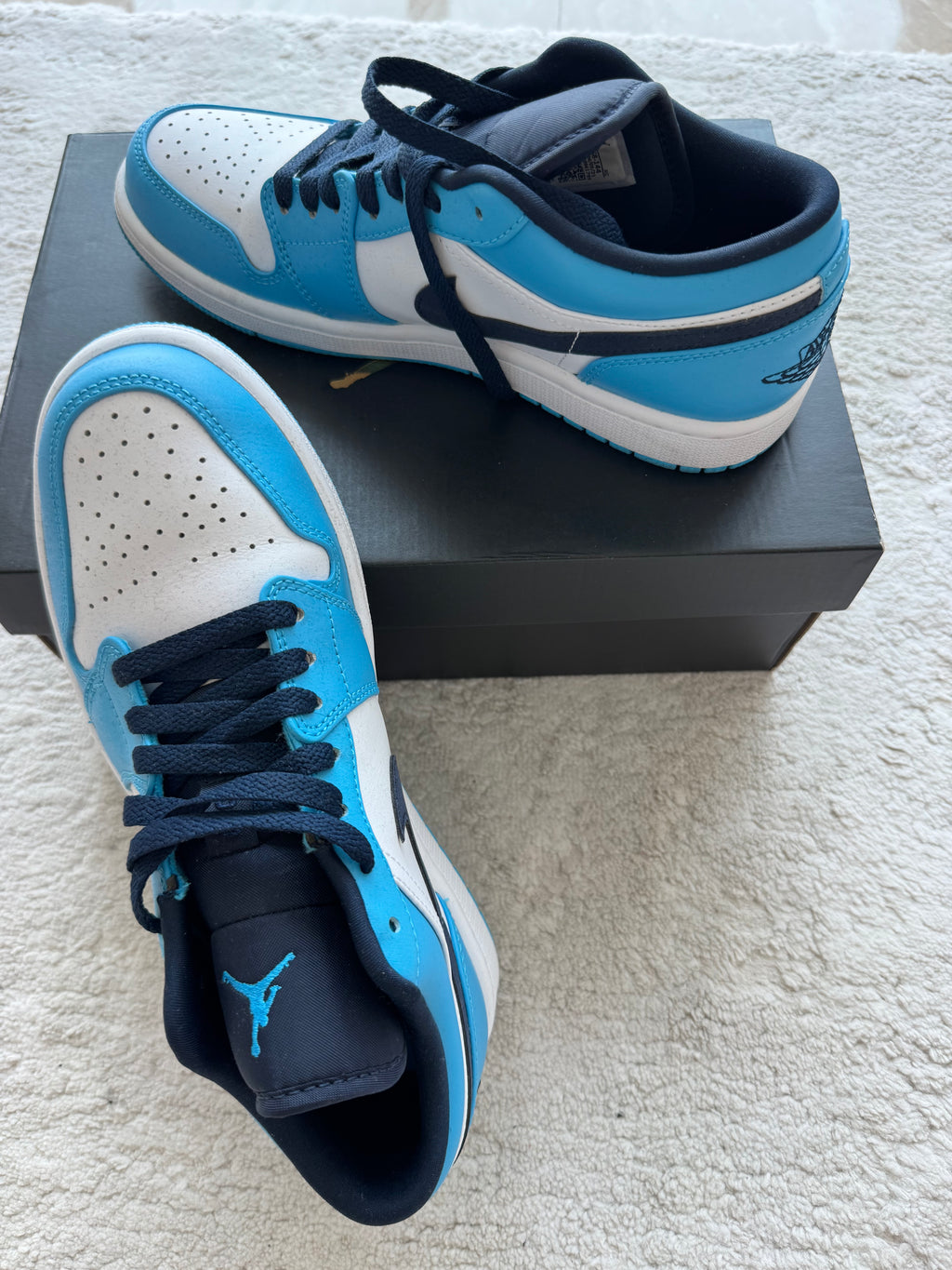 Air Jordan 1 Low UNC (2021) - US 8 / EU 41