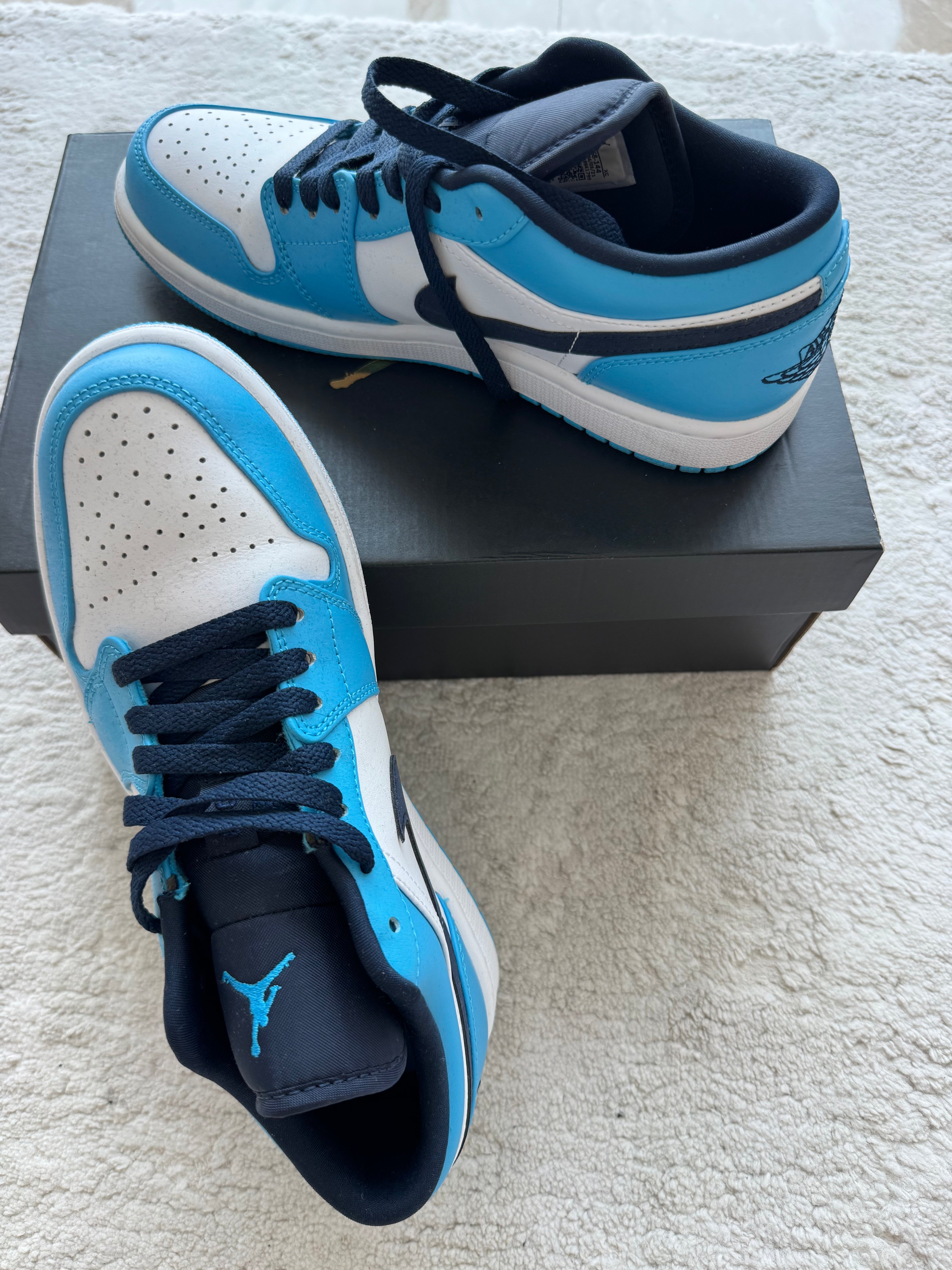 Air Jordan 1 Low UNC (2021) - US 8 / EU 41