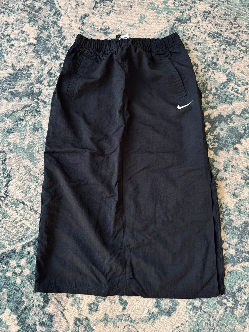 NIKE Women's Sportswear Essential High-Waisted Woven Skirt