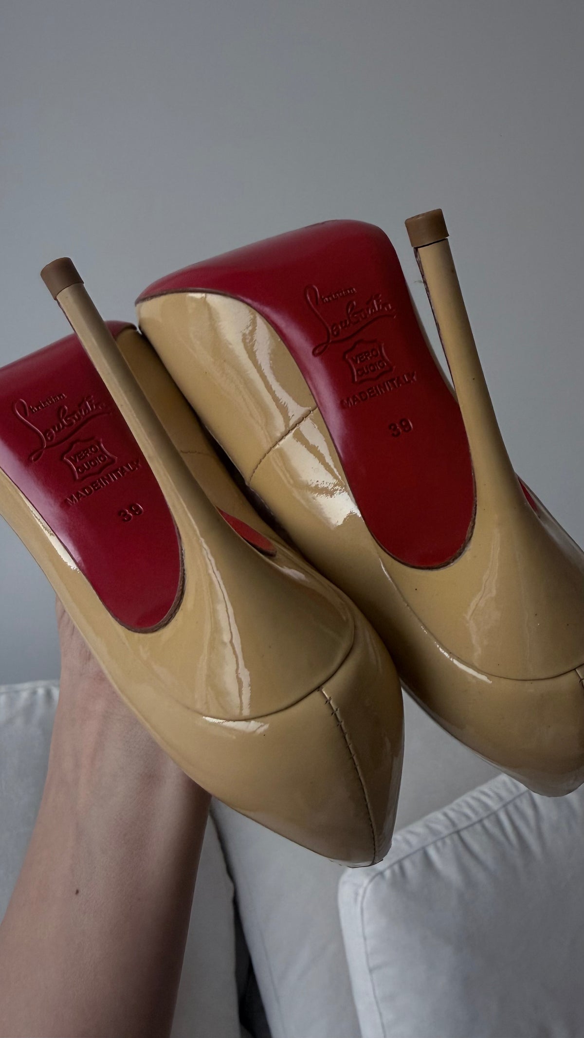 Christian Louboutin nude lack size 39