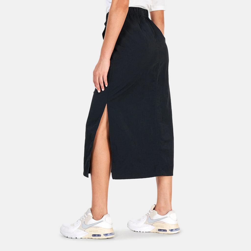 NIKE Women's Sportswear Essential High-Waisted Woven Skirt